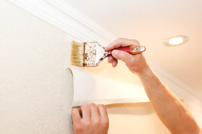 Pose de papier peint à Ergué-Gabéric — revêtements muraux et toiles de verre